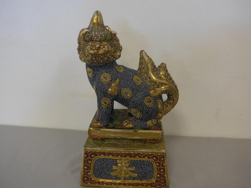 CHIEN DE FO en grès émaillé en relief, sur...