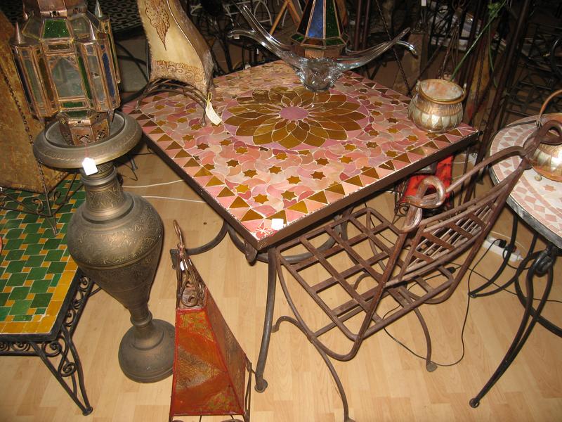 Table de jardin carrée en fer forgé, à plateau...