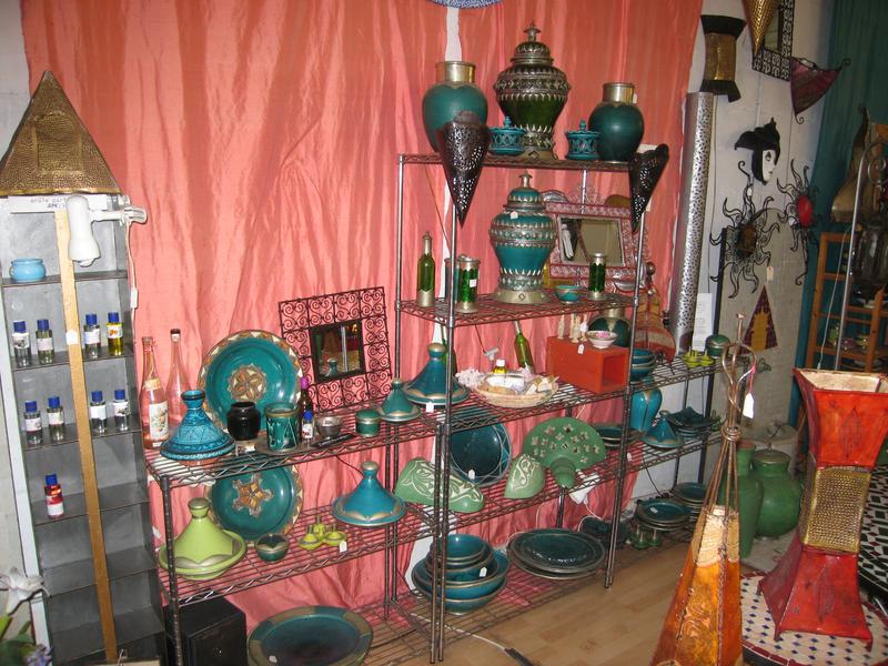 Stand VERT : ensemble de céramique plats,...