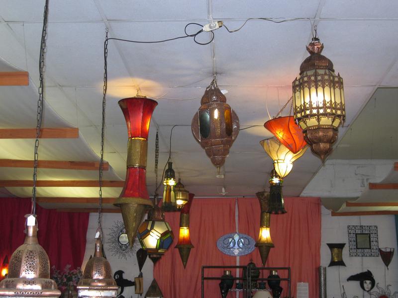 Nombreux autres objets vendus en lots ou...