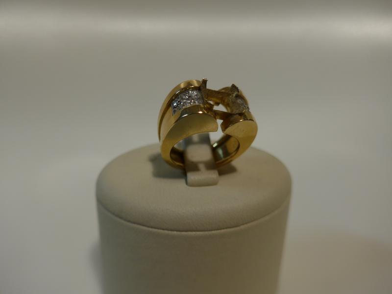 MONTURE DE BAGUE solitaire en or jaune (750)...