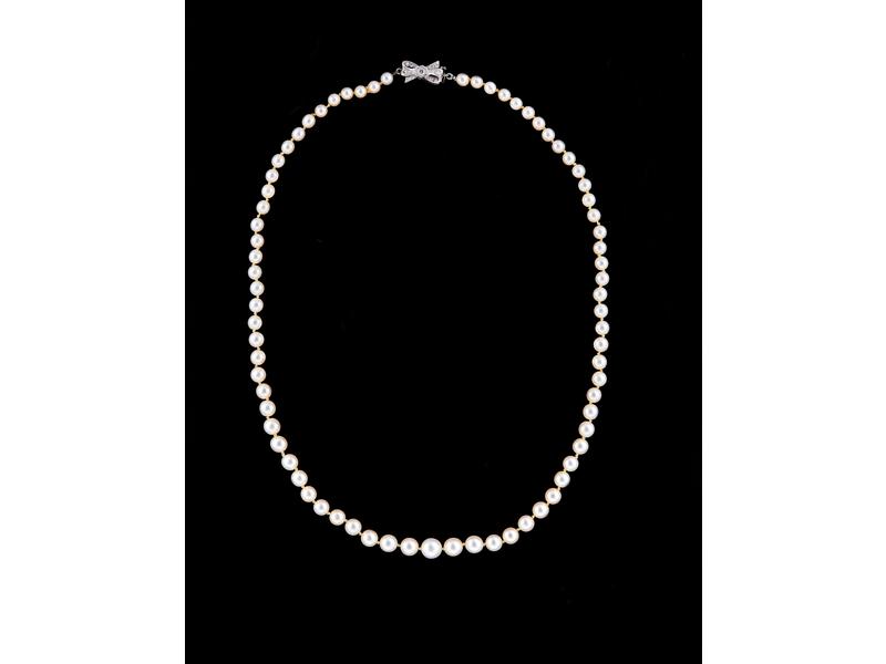 COLLIER DE PERLES de culture, le fermoir...