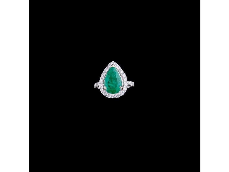 BAGUE en or gris (750) sertie d'une émeuraude...
