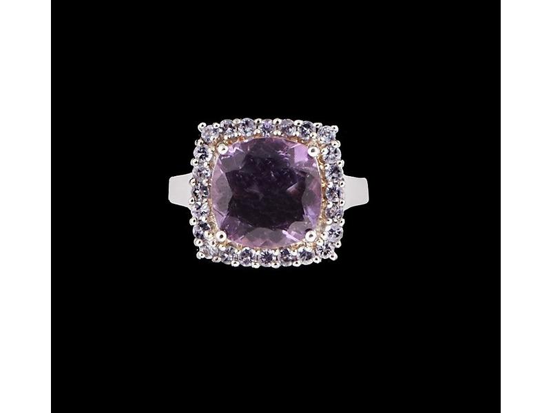 BAGUE en argent (925) sertie d'une amethyste...