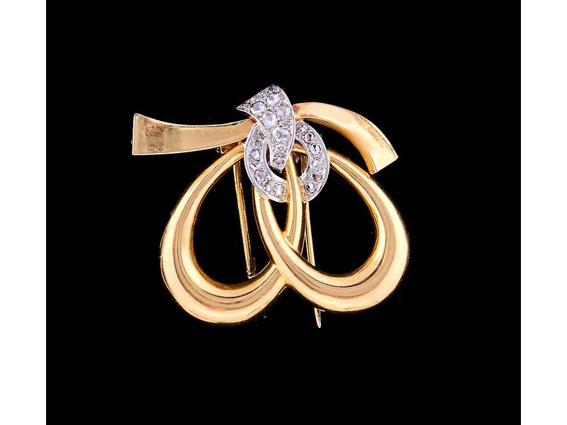 BROCHE en or jaune (750) à motifs de deux...