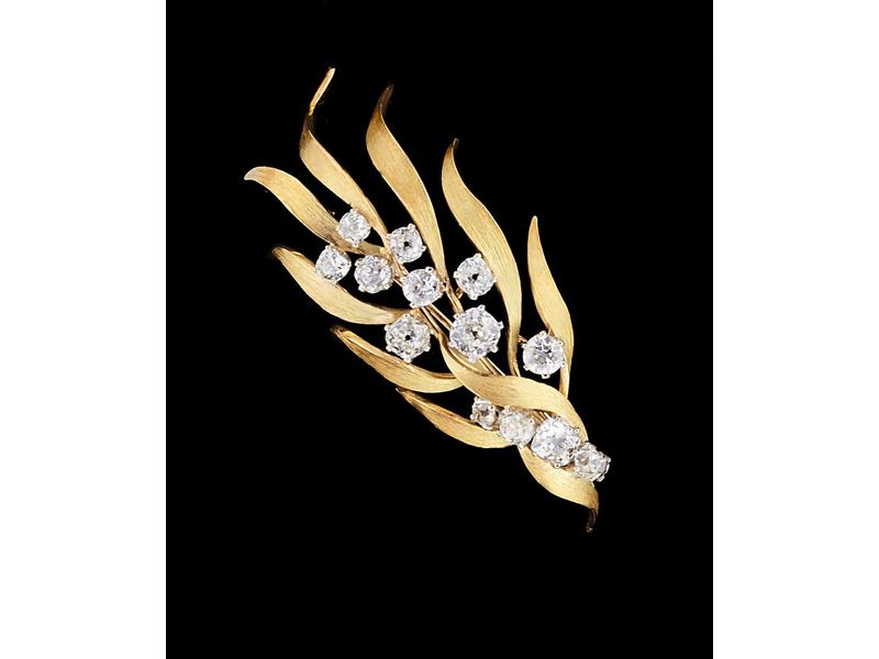 BROCHE en or jaune (750) en forme de feuille...