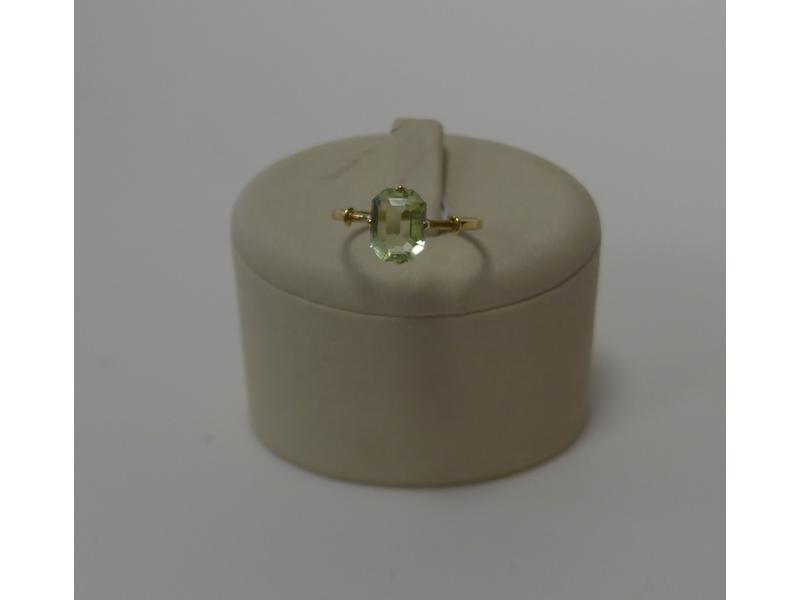 BAGUE en or jaune (750) sertie d'une pierre...