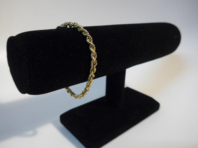 BRACELET en or jaune (750) torsadé.