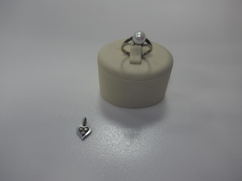 PENDENTIF en forme de coeur en or blanc (750)...