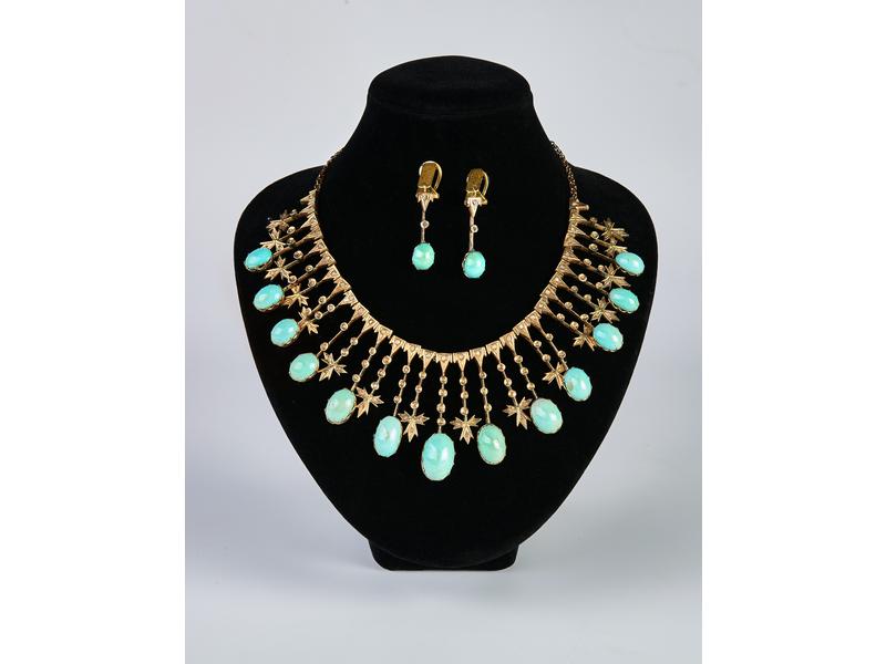 DEMI PARURE en métal doré et pierres turquoise...