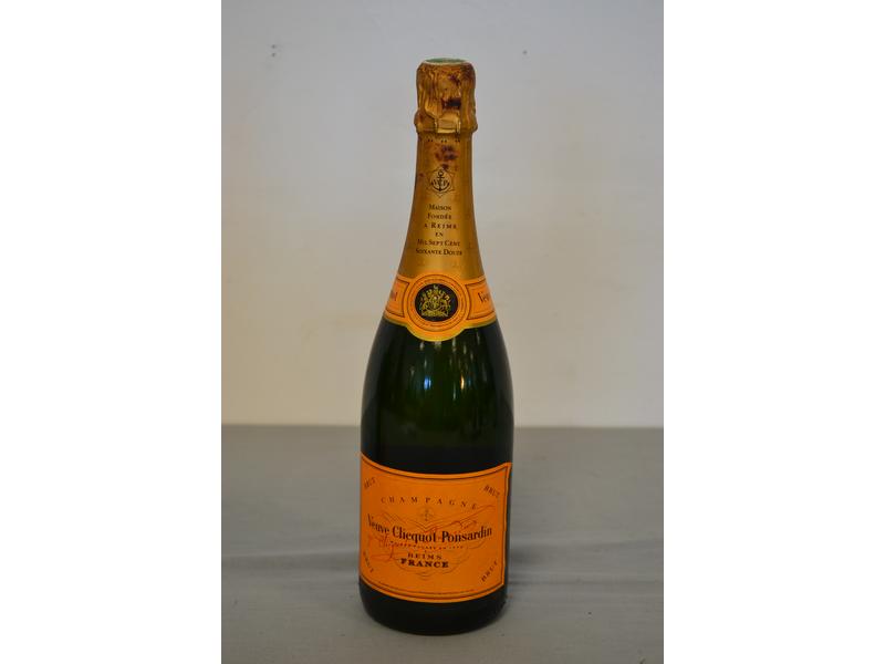 Champagne VEUVE CLIQUOT Brut.