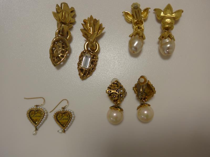 LOT de trois paires de boucles d'oreilles...