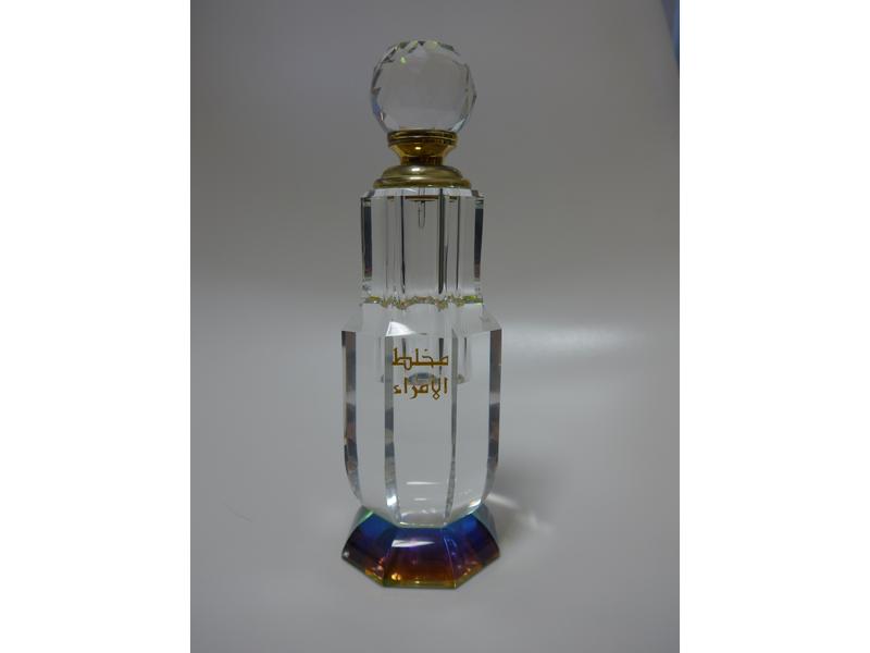 FLACON DE PARFUM en cristal taillé à pans....