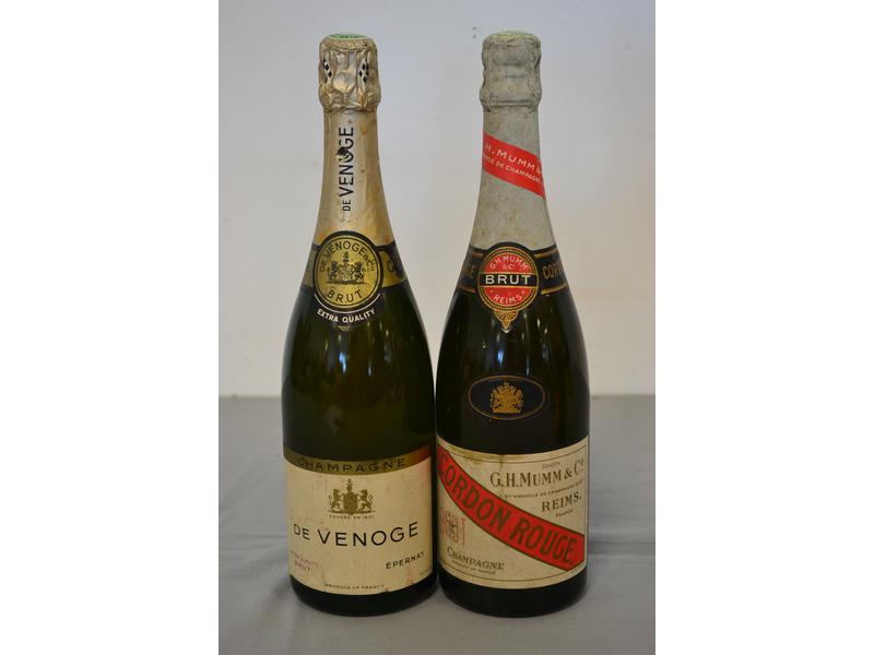 Lot de 2 Blles de Champagne comprenant: