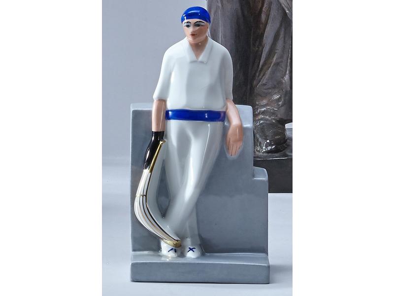 LAMPE-VEILLEUSE en porcelaine émaillée figurant...