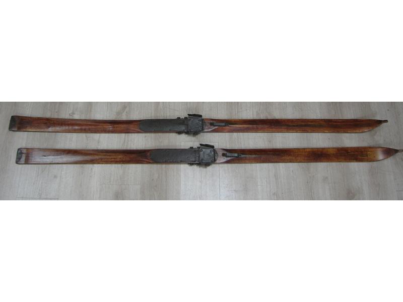 PAIRE DE SKI en bois, début XXe