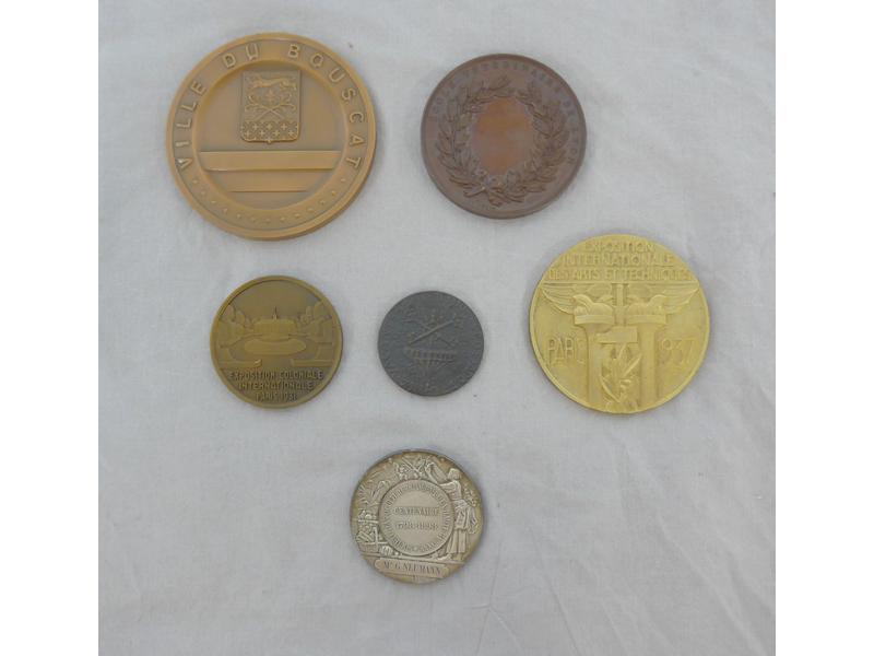 LOT DE SIX MEDAILLES commémoratives en bronze...