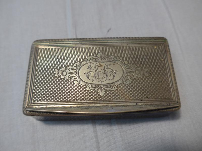 TABATIERE rectangulaire en argent guilloché...