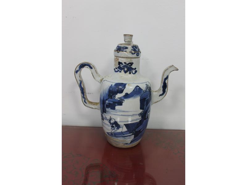 VERSEUSE en porcelaine chinoise à décor bleu...