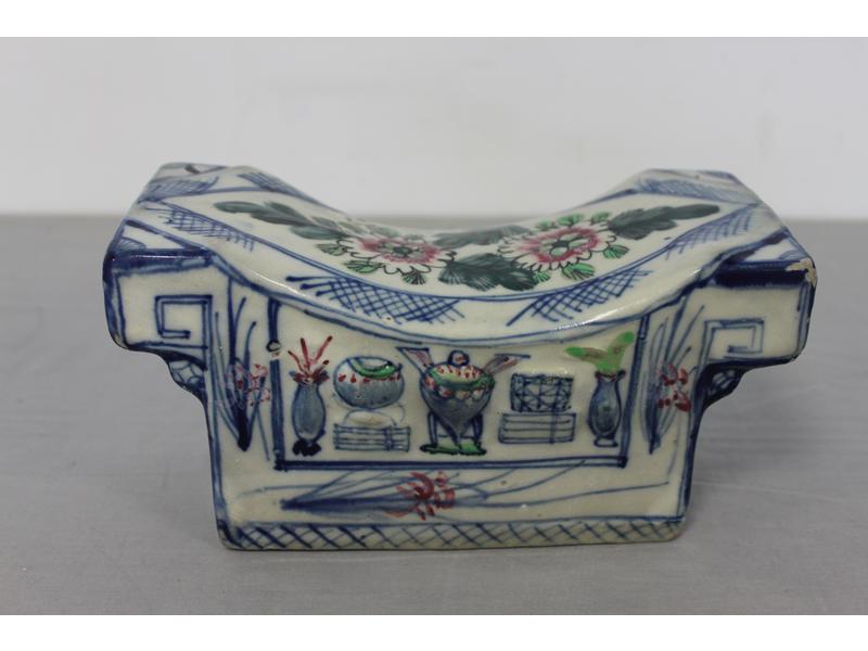 APPUI-TÊTE en porcelaine émaillée bleue et...