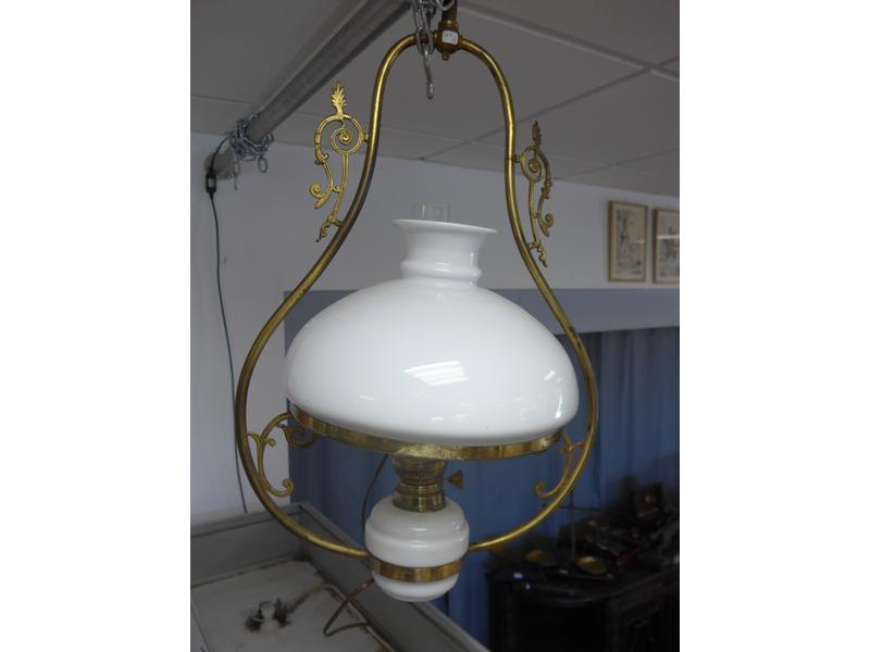 SUSPENSION A PETROLE en opaline blanche et...