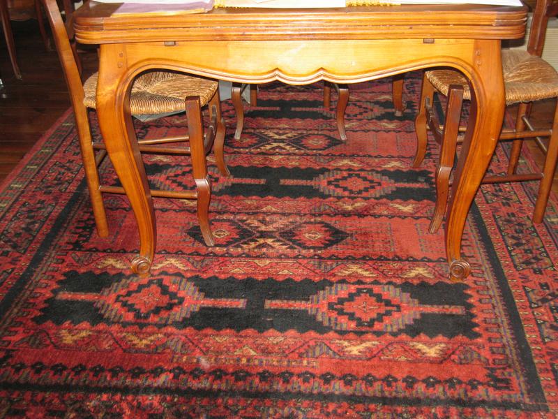 TAPIS CAUCASE : en laine à fond rouge et...