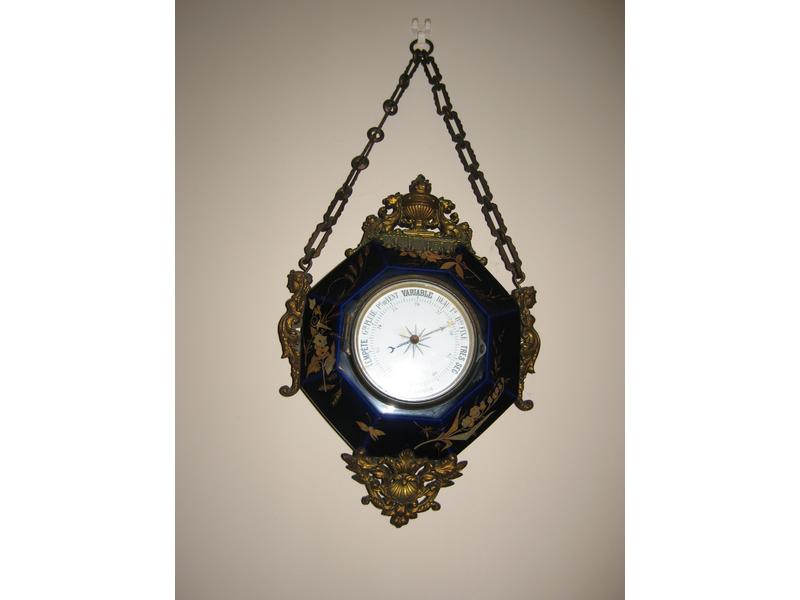 LOT DE BIBELOTS EN PORCELAINE: perroquets,...