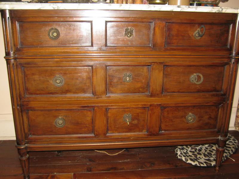 COMMODE rectangulaire en noyer façon acajou...