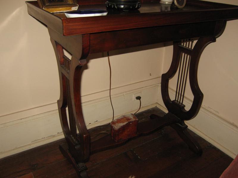TABLE LYRE rectangulaire en acajou et placage...