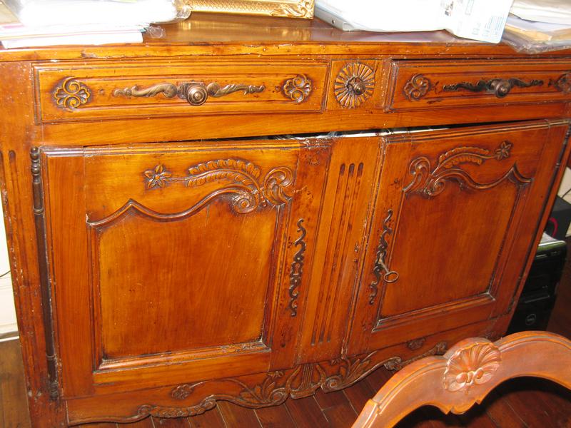 BUFFET rectangulaire à hauteur d’appui en...