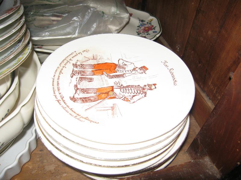 SARREGUEMINE : SERVICE DE DOUZE PETITES ASSIETTES,...