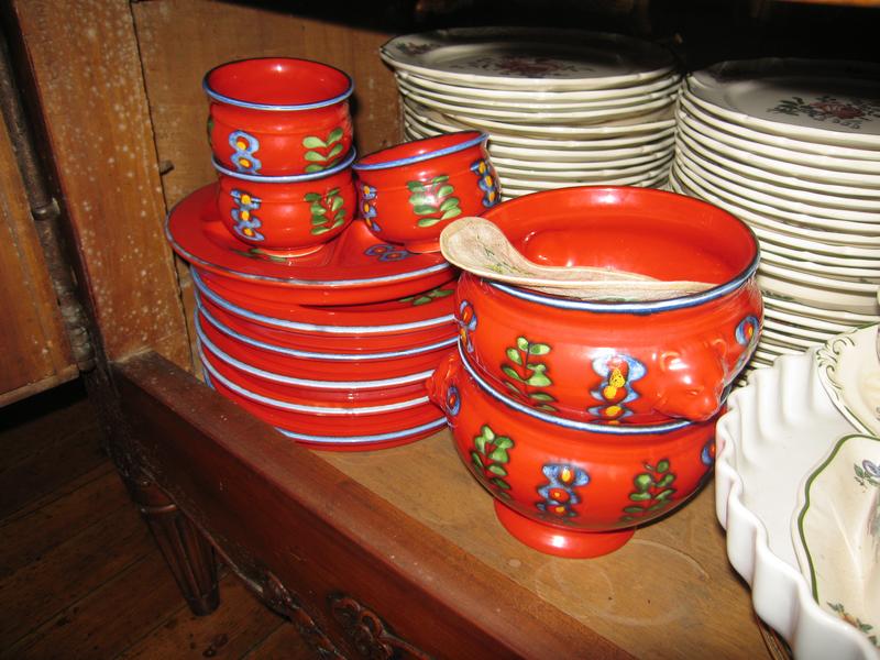 2 CARTONS: LOT DE TASSES DIVERSES, pots et...