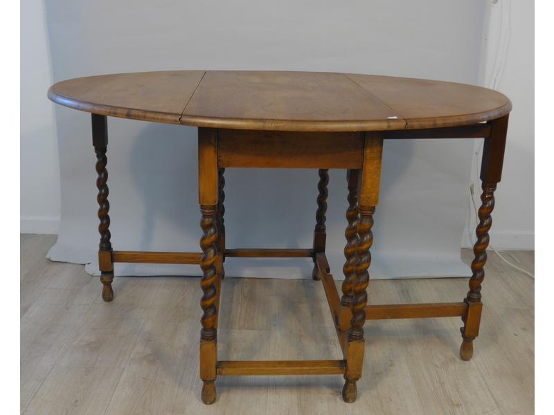TABLE GATE-LEG en chêne, piétement torsadé,...