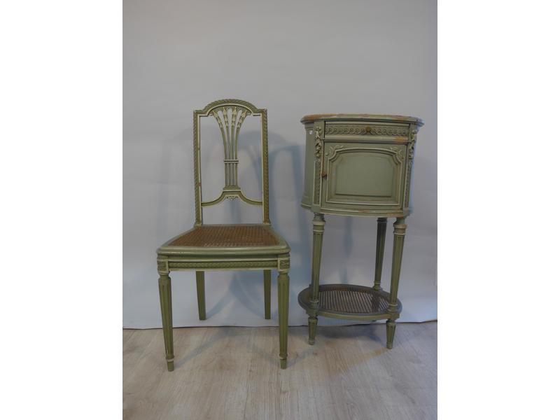 TABLE DE CHEVET de forme tambour en bois...