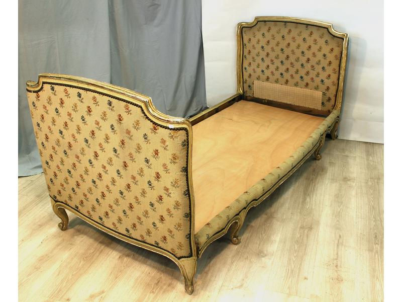 LIT BANQUETTE en hêtre laqué crême rechampi...