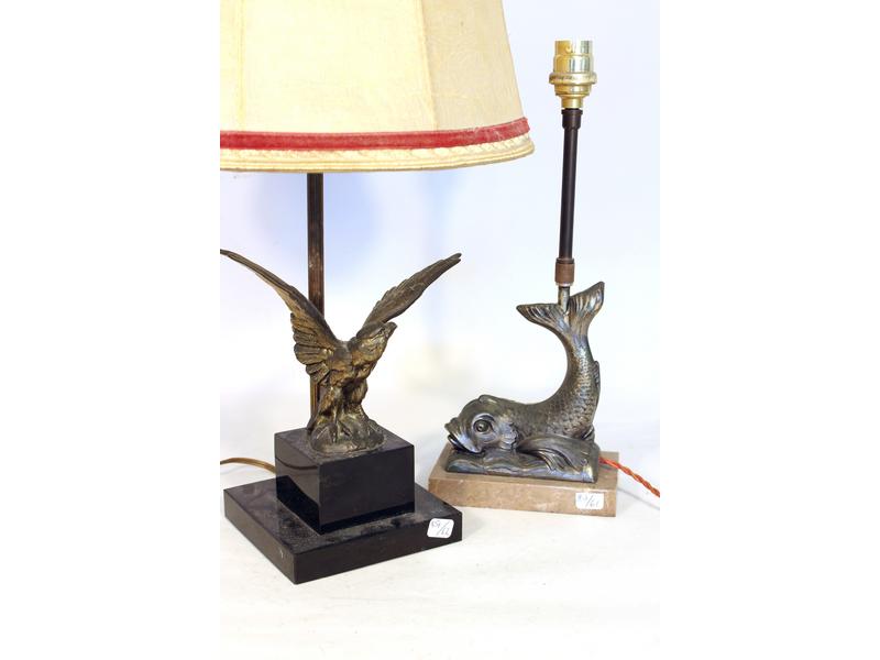 DEUX PIEDS DE LAMPES en métal, l'une figurant...