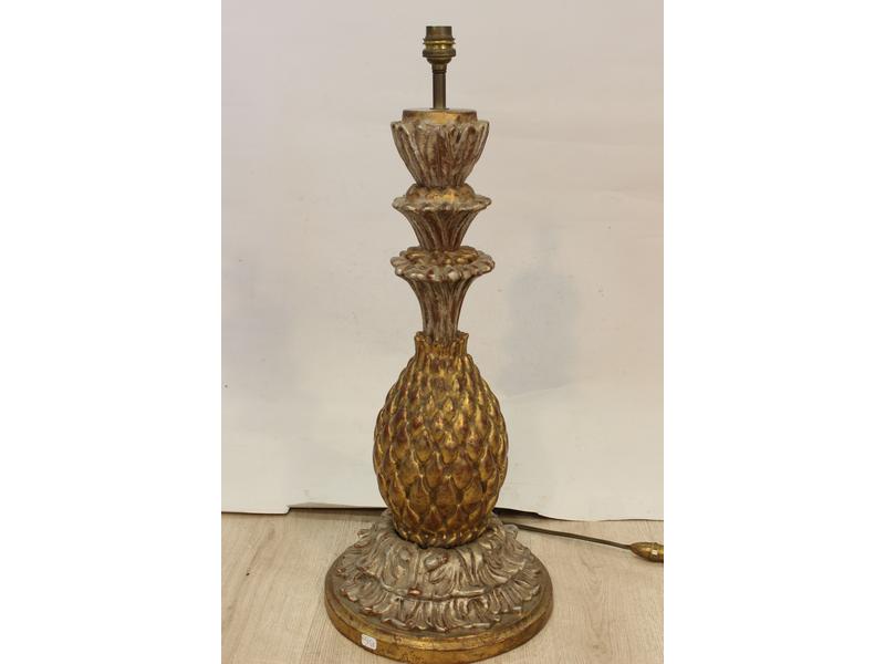PIED DE LAMPE en bois sculpté doré en forme...