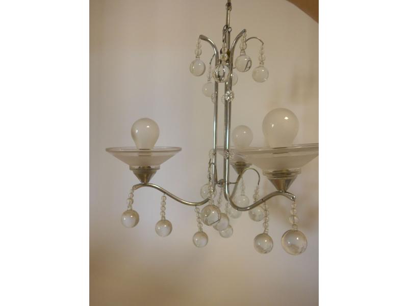 LUSTRE à trois bras de lumière en métal chromé,...