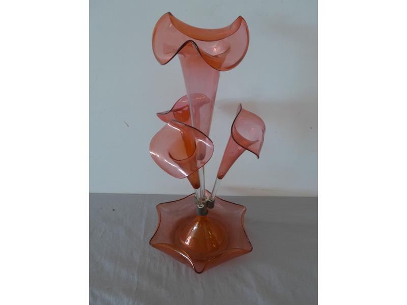 TULIPIER en verre souflé teinté rouge, à...