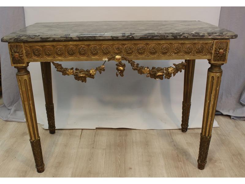 TABLE CONSOLE en bois sculpté et doré, la...