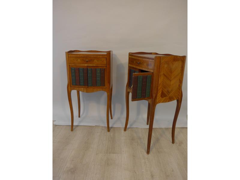 PAIRE DE TABLES DE CHEVET en marqueterie...