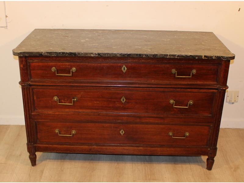 COMMODE rectangulaire en noyer façon acajou...