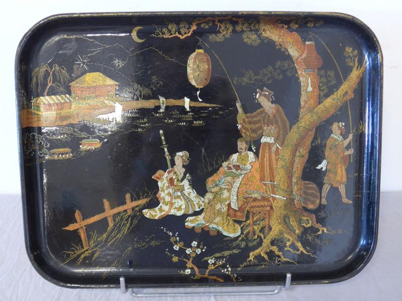 PLATEAU RECTANGULAIRE en papier mâché laqué...