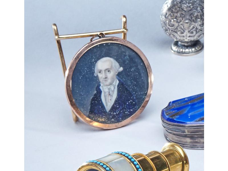 *MINIATURE ronde sur ivoire représentant...
