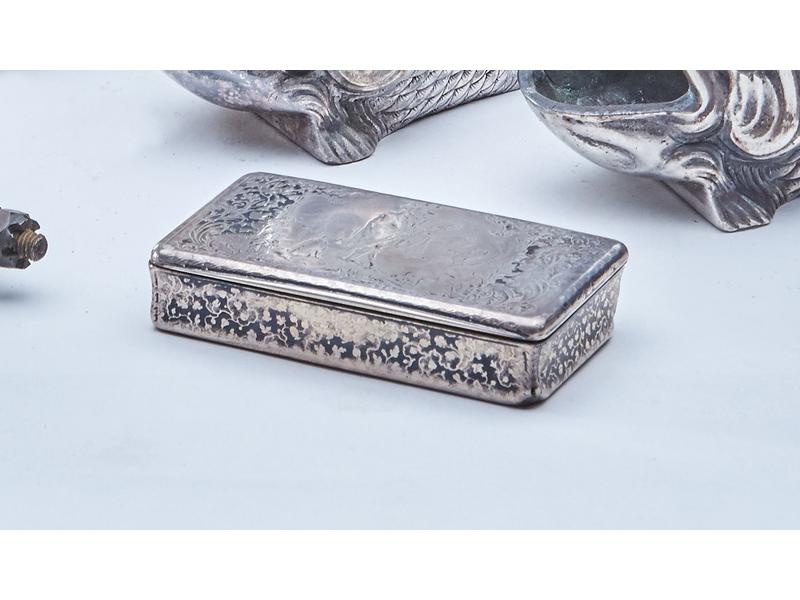 TABATIERE rectangulaire en argent, à décor...