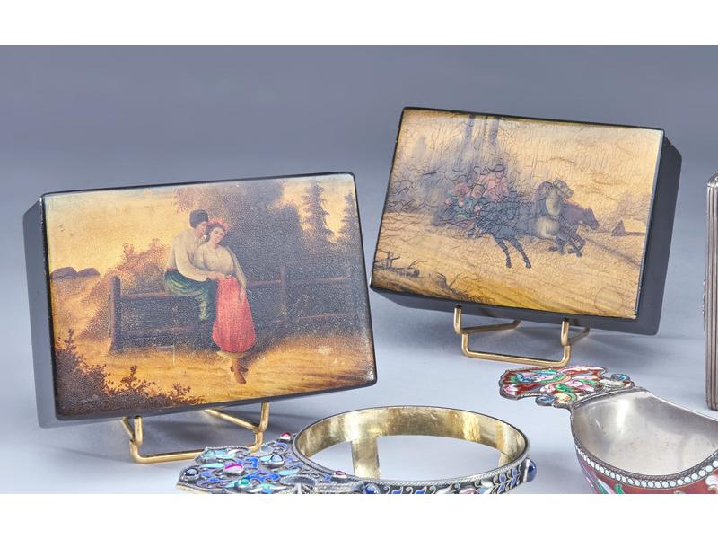 DEUX BOÎTES en laque à décor de Scène galante...