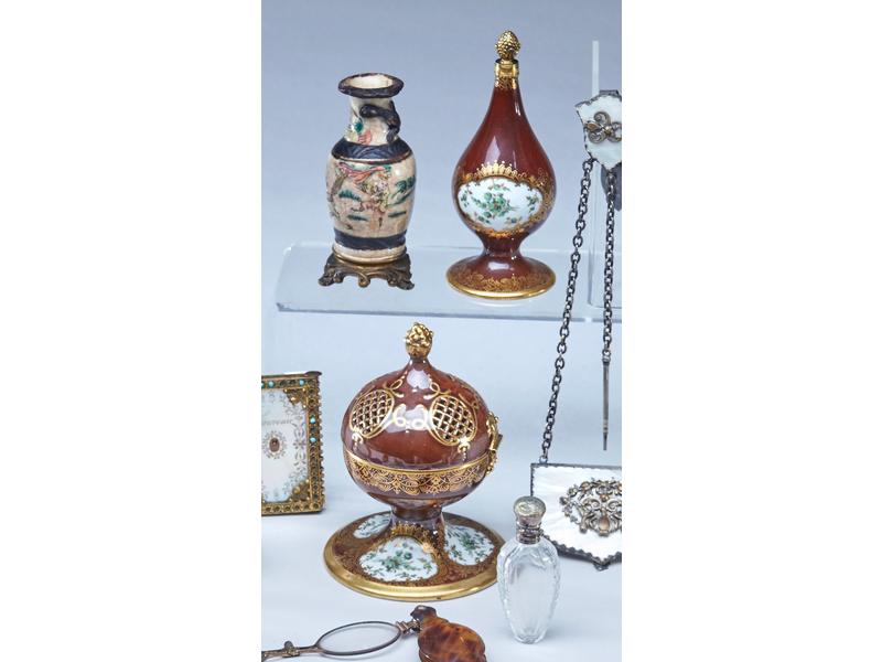 *FLACON à parfum et BRÛLE-PARFUM en porcelaine...