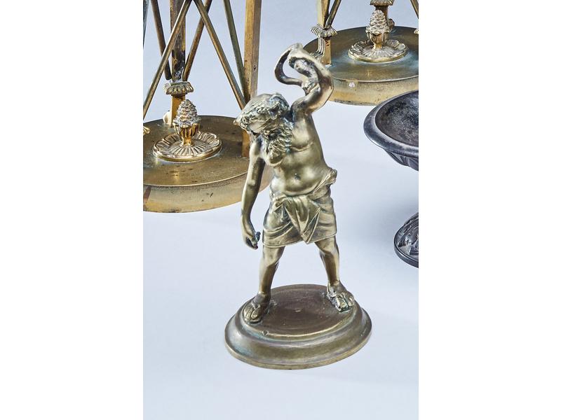 *STATUETTE en bronze figurant Bacchus tenant...