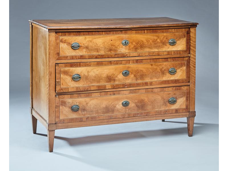 COMMODE rectangulaire en placage d'acajou...