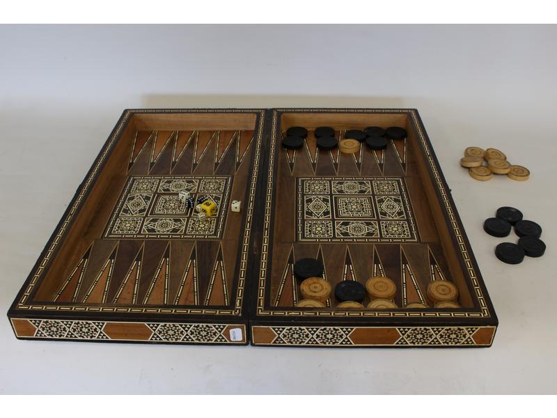 BOÎTE A JEUX en marqueterie incrustée d'...